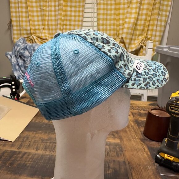 hooters  nwt mesh aniamal print  hat - Picture 7 of 10